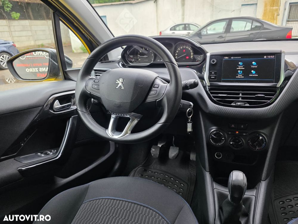 Peugeot 208 1.2 L PureTech Style - 15