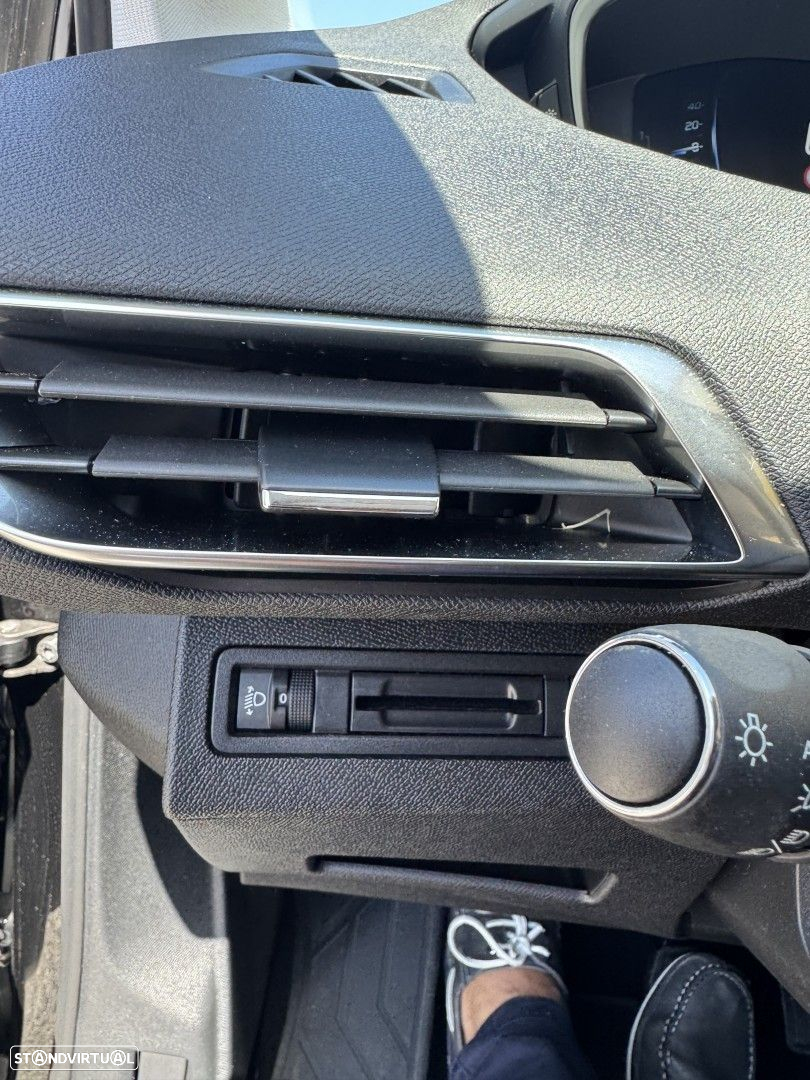 Peugeot 5008 1.2 PureTech Allure - 28