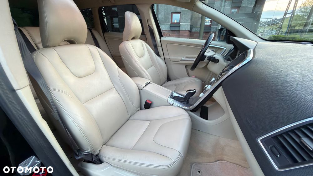 Volvo XC 60 D4 AWD Summum - 33