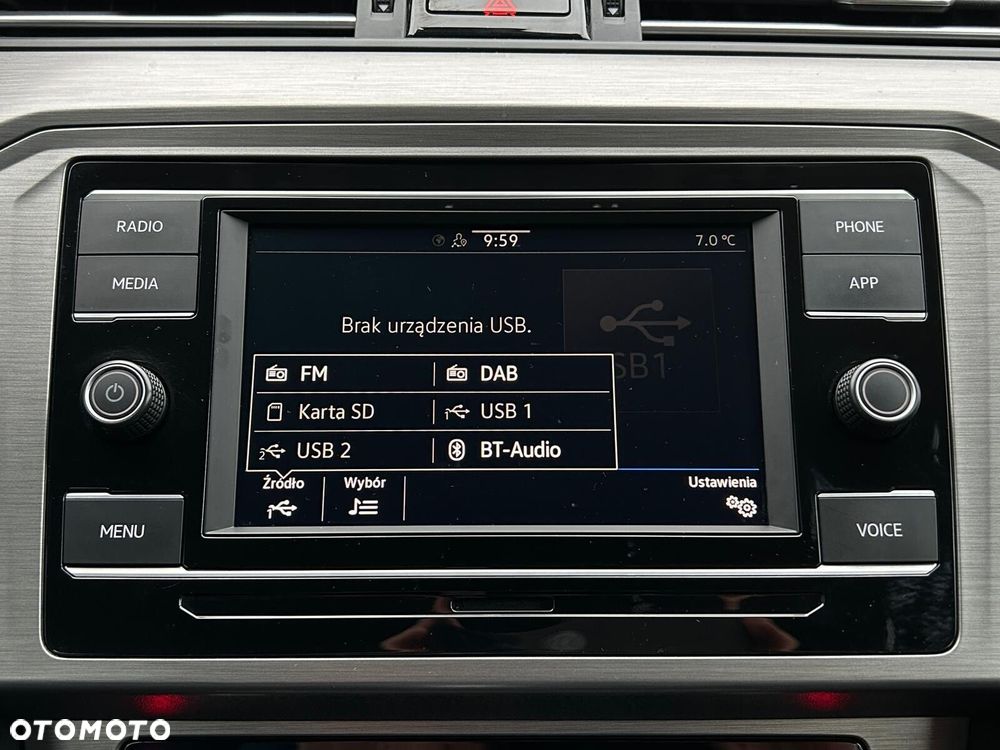 Volkswagen Passat - 32