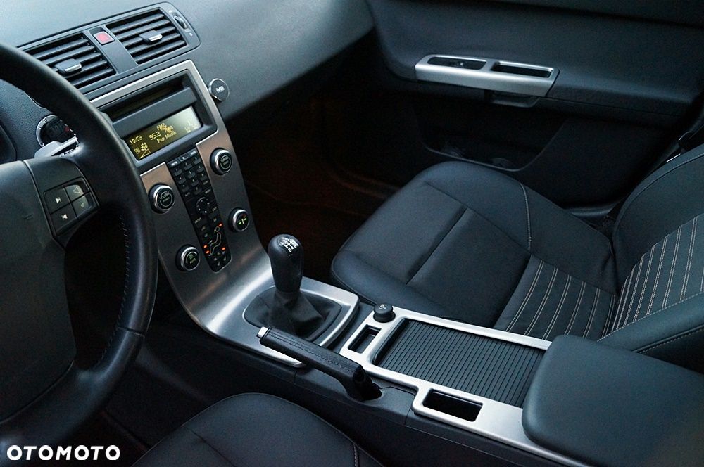 Volvo V50 D5 Momentum - 32