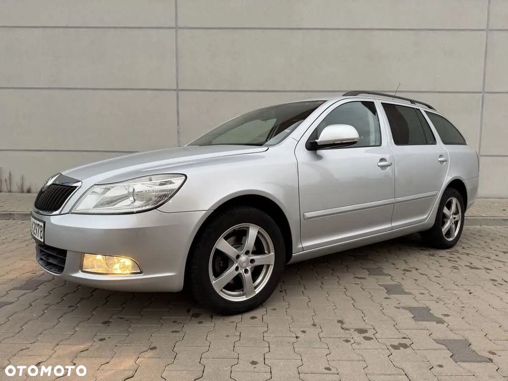 Skoda Octavia 1.6 Ambiente - 10