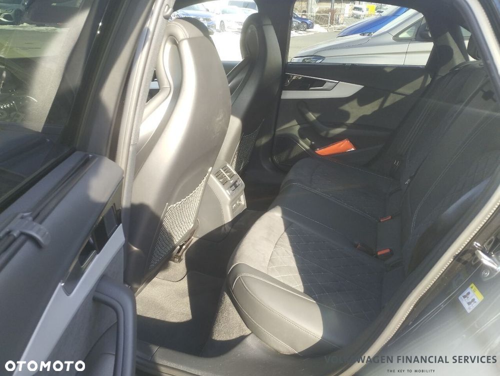 Audi A4 Limousine - 10