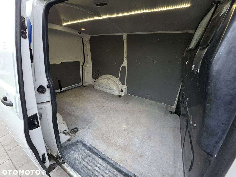 Volkswagen Transporter - 11