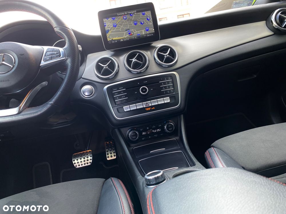 Mercedes-Benz GLA 200 7G-DCT AMG Line - 39