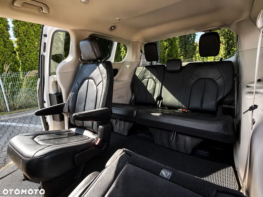 Chrysler Pacifica - 13