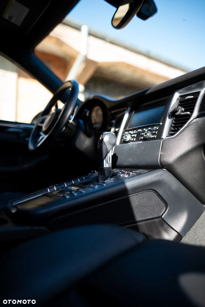 Porsche Macan - 24