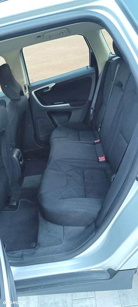 Volvo XC 60 2.4D Kinetic - 6