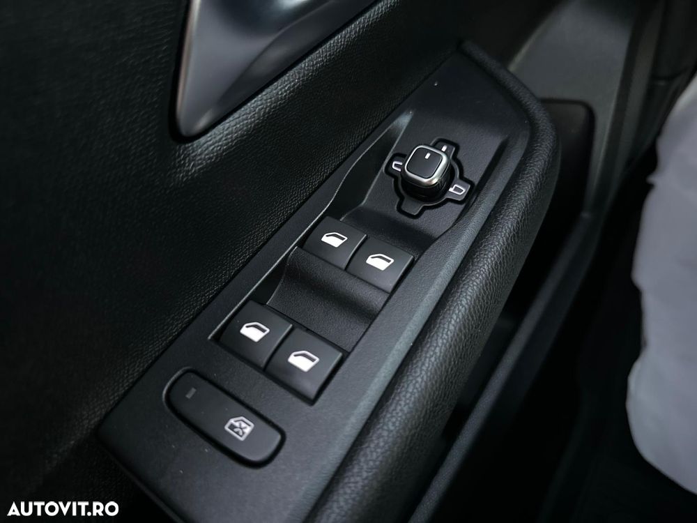 Opel Astra 1.2L Turbo Start/Stop AT8 Elegance - 32