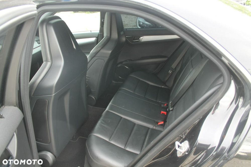 Mercedes-Benz Klasa C 63 AMG - 10