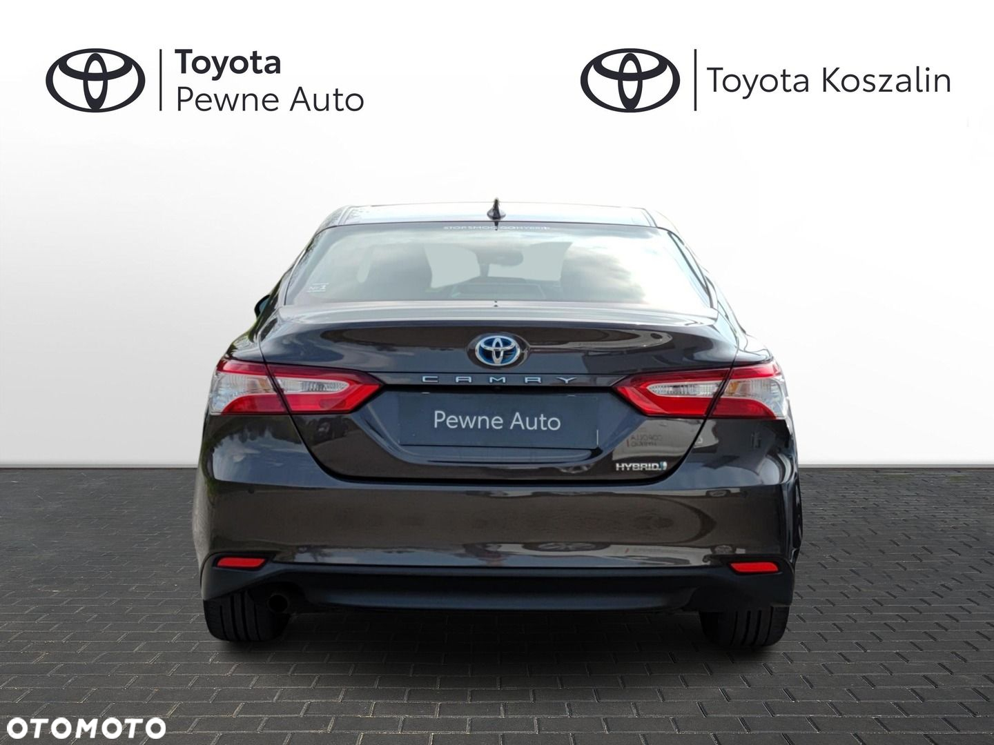 Toyota Camry - 4