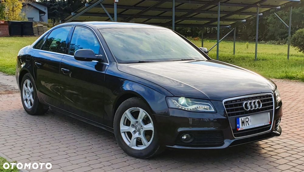 Audi A4 Limousine - 8