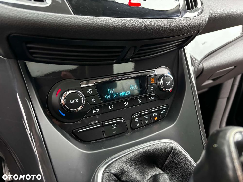 Ford Kuga 2.0 TDCi 2x4 Titanium - 30