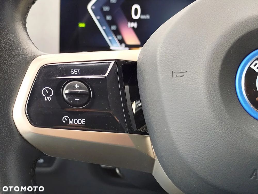 BMW iX xDrive40 76.6kWh Signature - 31