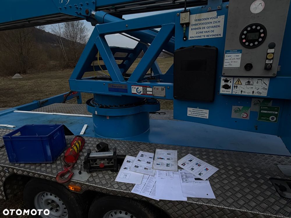 KLAAS K21/31TSR Dźwig Dekarski żuraw zwyżka podnośnik 31m. udźwig 1800kg max. Silnik Yanmar 3cyl. Kosz pojemnik. Dźwig Sterowany całkowicie zdalnie z pilota. Do 3,5 tony Transportowanie samochodem osobowym! Podwieszana oś Hydr. Własny Napęd Hydr. na 2 koła w terenie. Maszyna jak Nowa 2 tyś mtg. 2015r. Po serwisach Dekra. Sprowadzona z Norwegii. Nie różni się od nowej z salonu. Pełna Hydraulika w maszynie. Najbogatsza wersja. OKAZJA  230volt. Zero zużycia! - 30