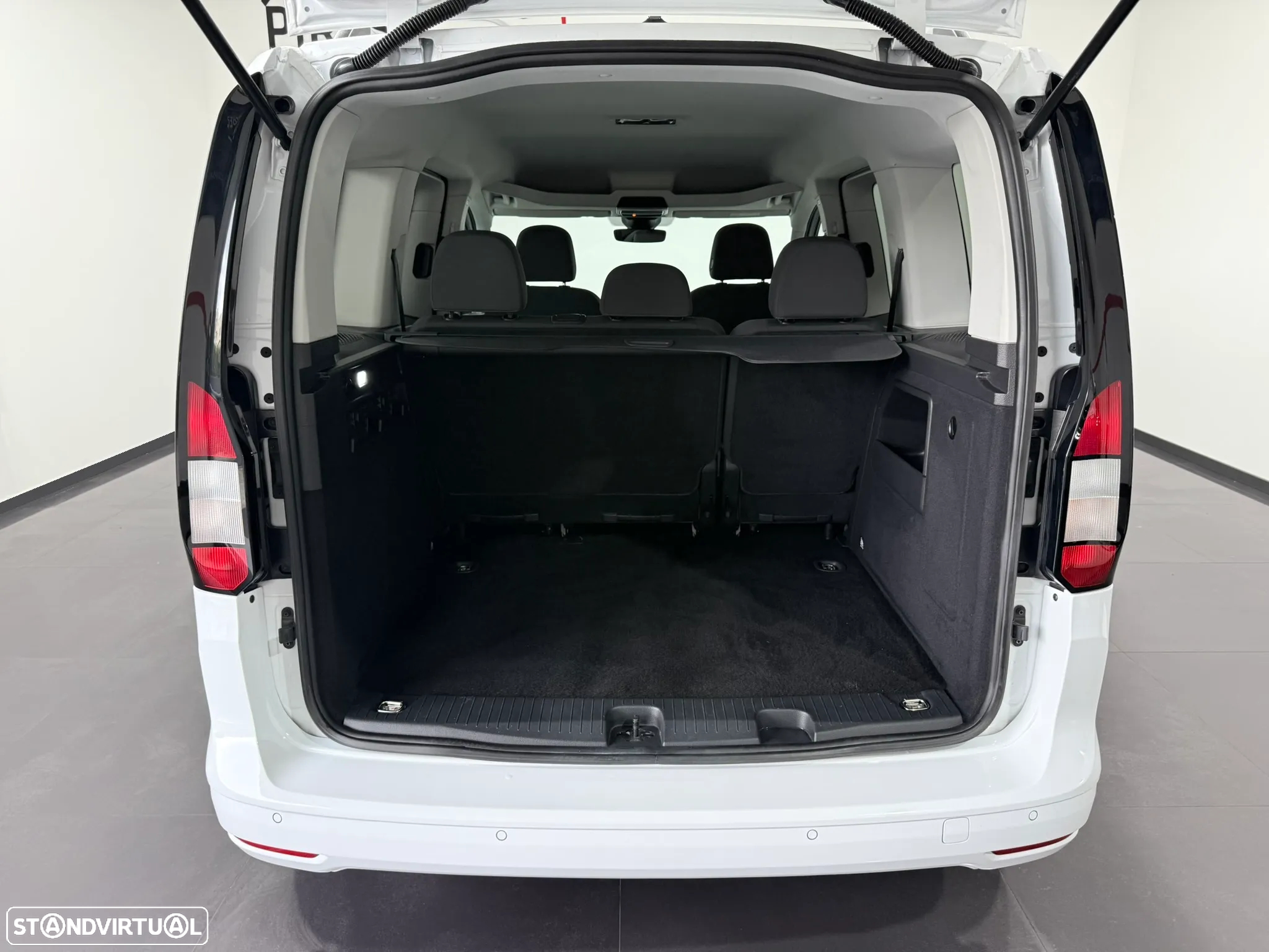 Ford Tourneo Connect 2.0 TDCi Titanium - 8