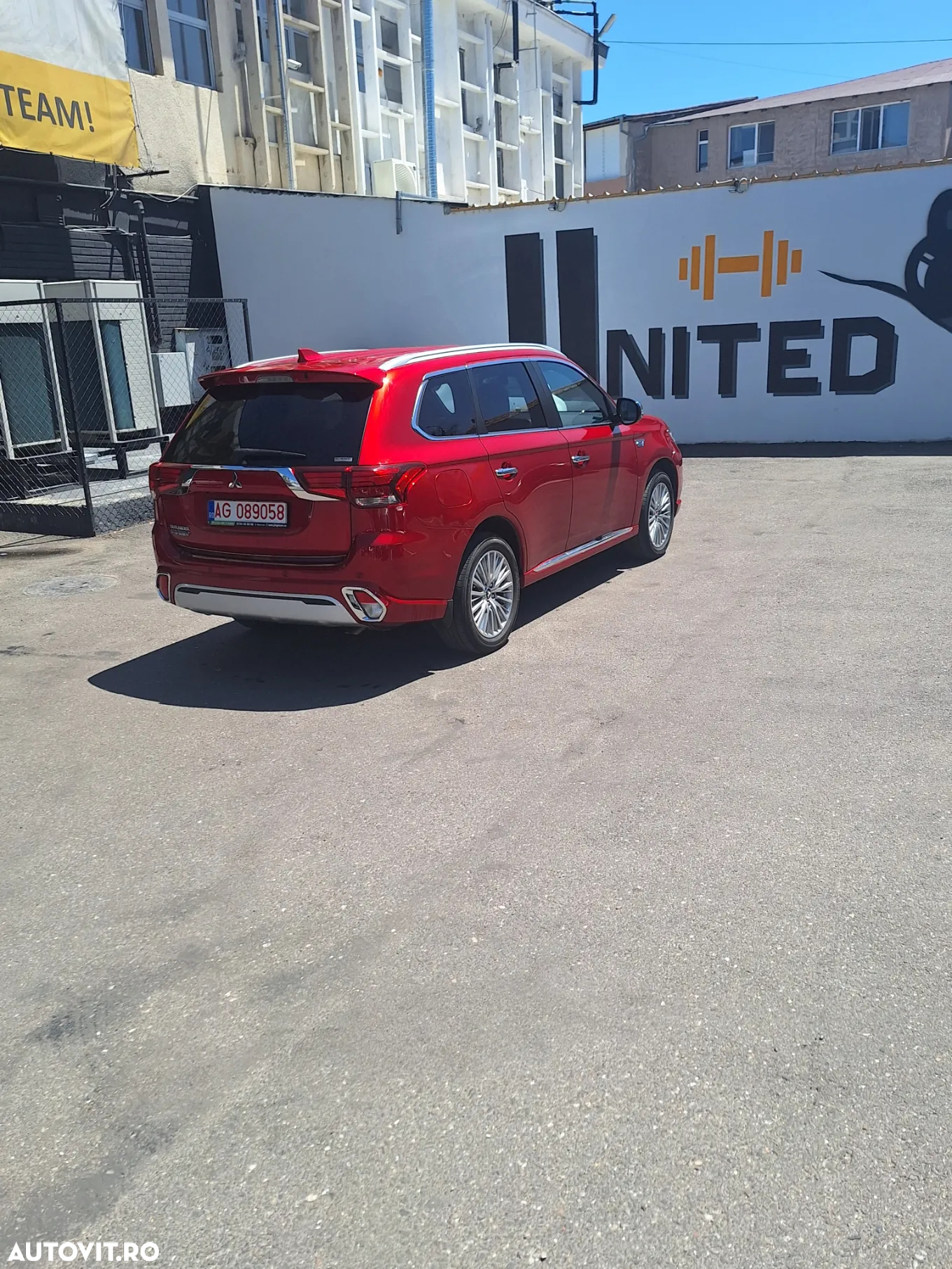 Mitsubishi Outlander 2.4 4WD Plug-In Hybrid Top - 12