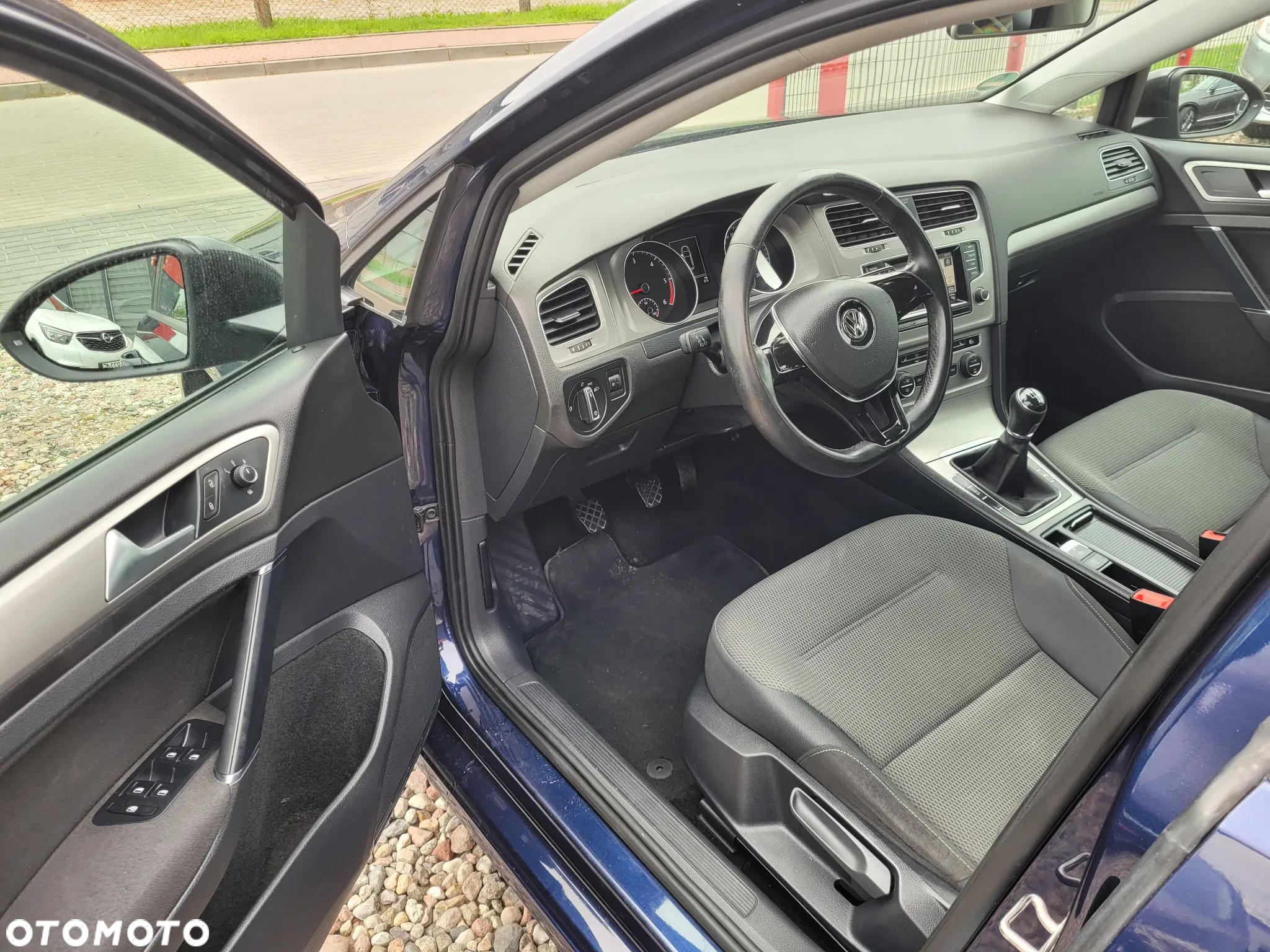 Volkswagen Golf - 11