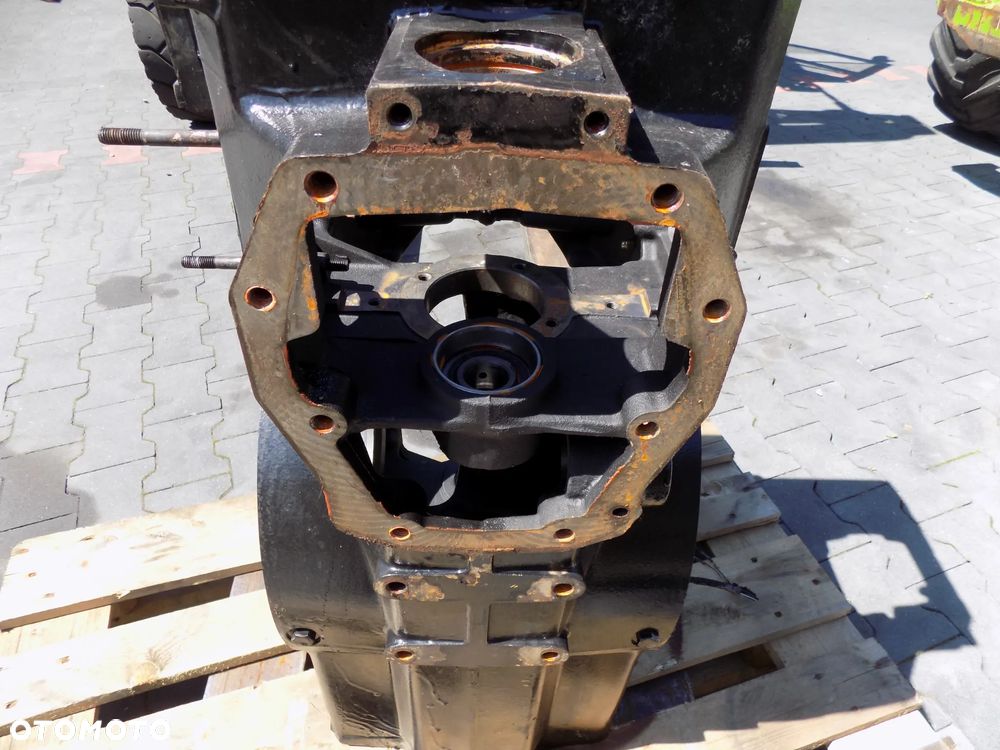 Massey Ferguson 6480 6465 6475 7618 7480  zwolnica tył obudowa mostu skrzyni - 5