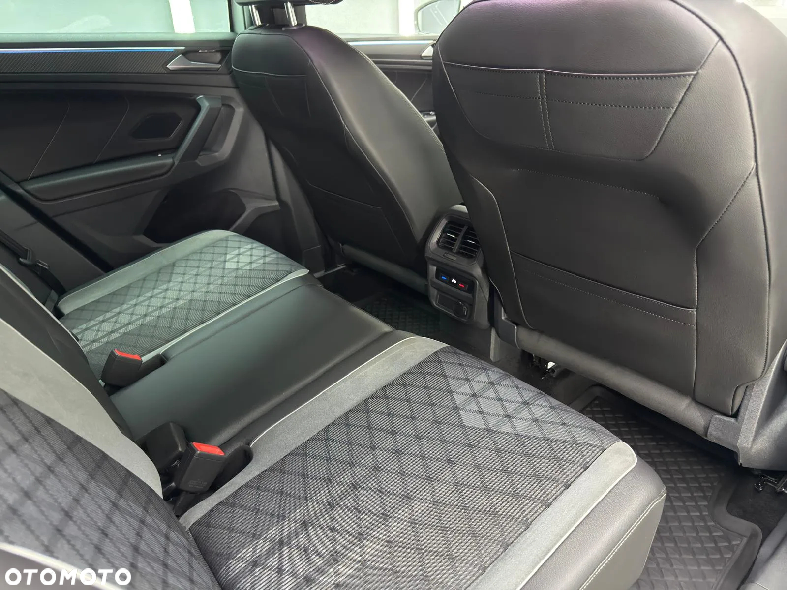 Volkswagen Tiguan 2.0 TDI SCR 4MOTION DSG R-Line - 28