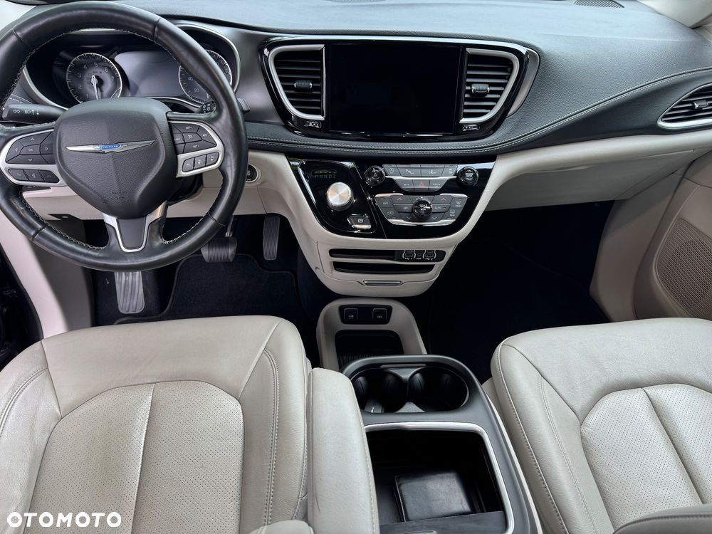 Chrysler Pacifica - 8