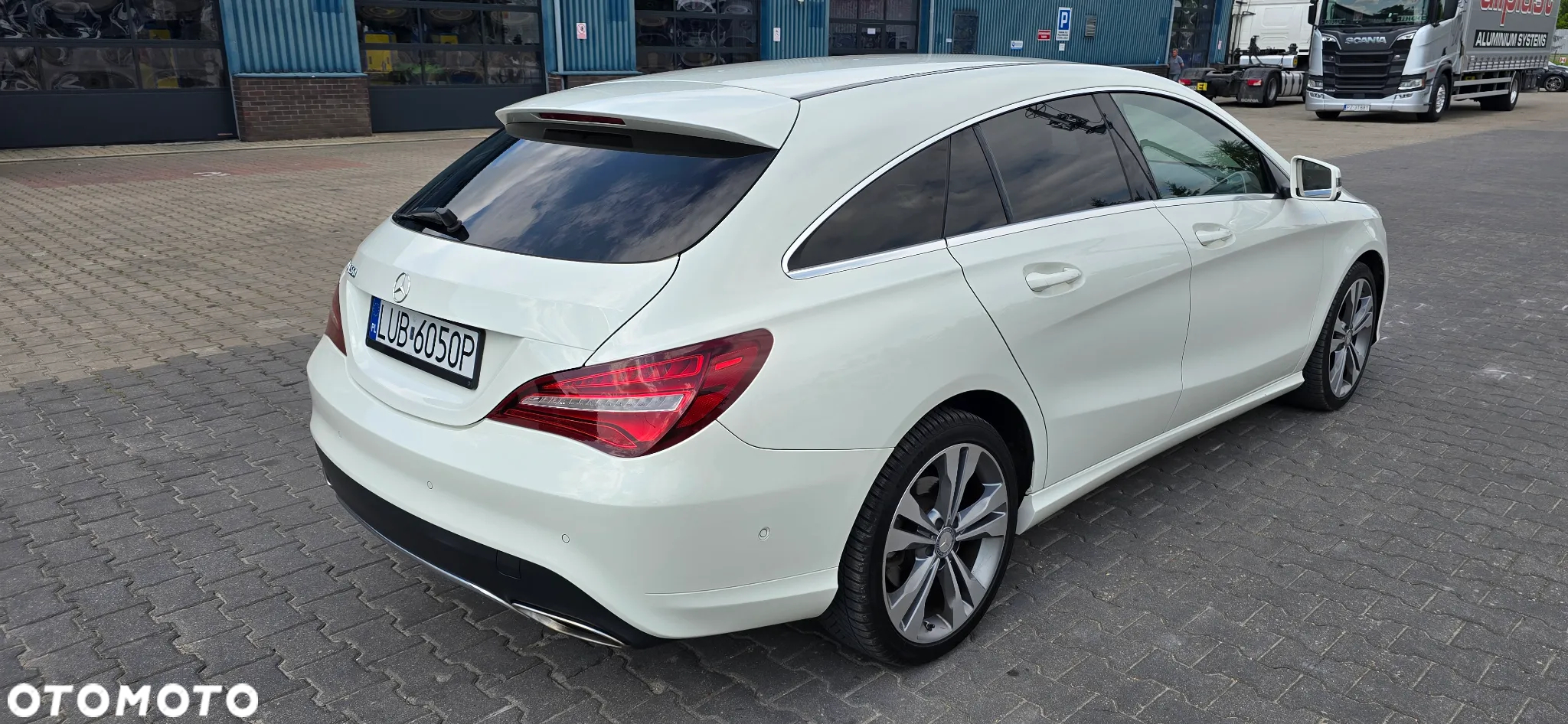Mercedes-Benz CLA 200 7G-DCT Urban - 3