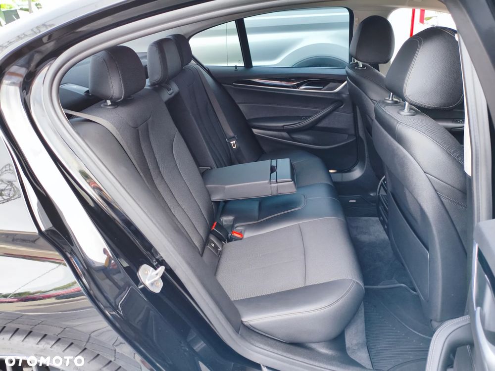 BMW Seria 5 518d Sport Line - 16