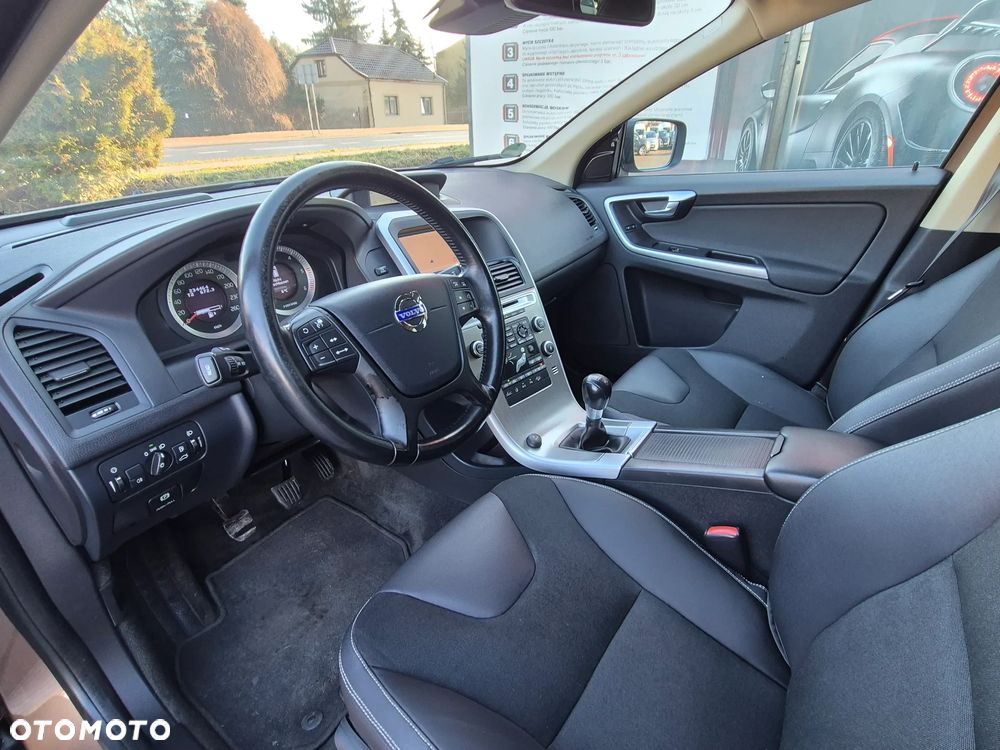 Volvo XC 60 2.4D AWD Momentum - 28
