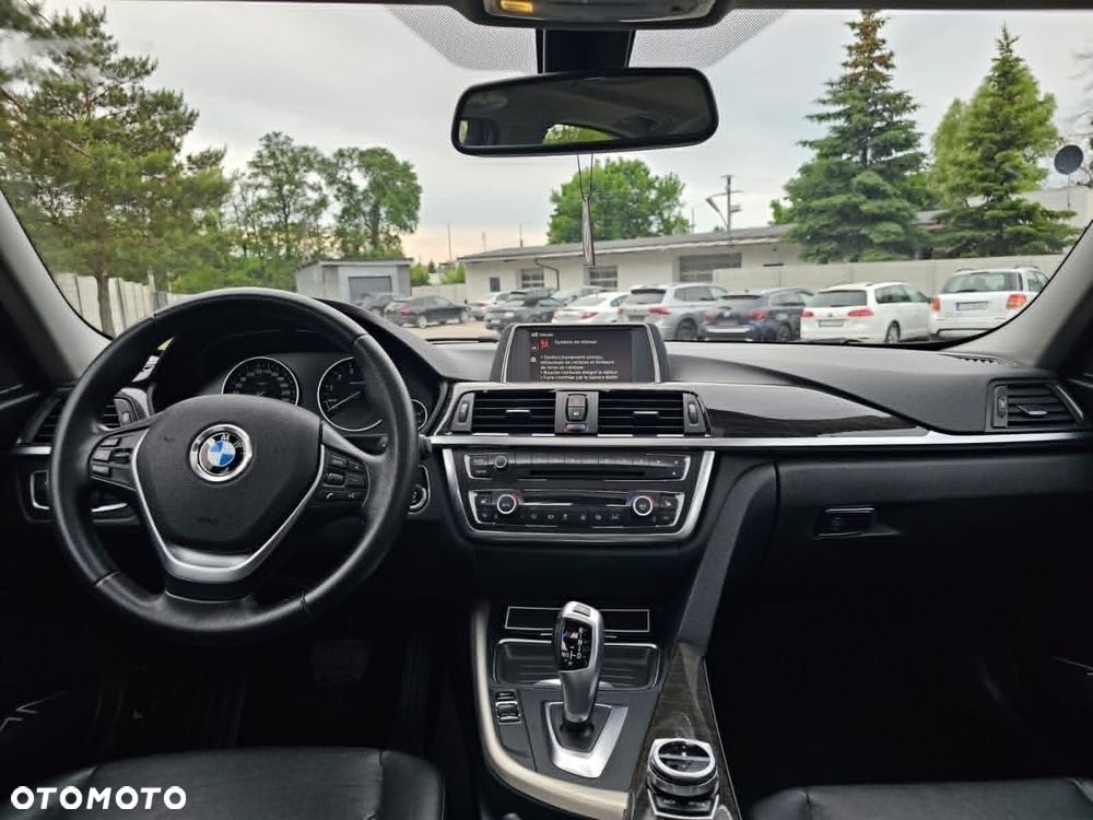 BMW Seria 3 328i xDrive Sport Line - 15
