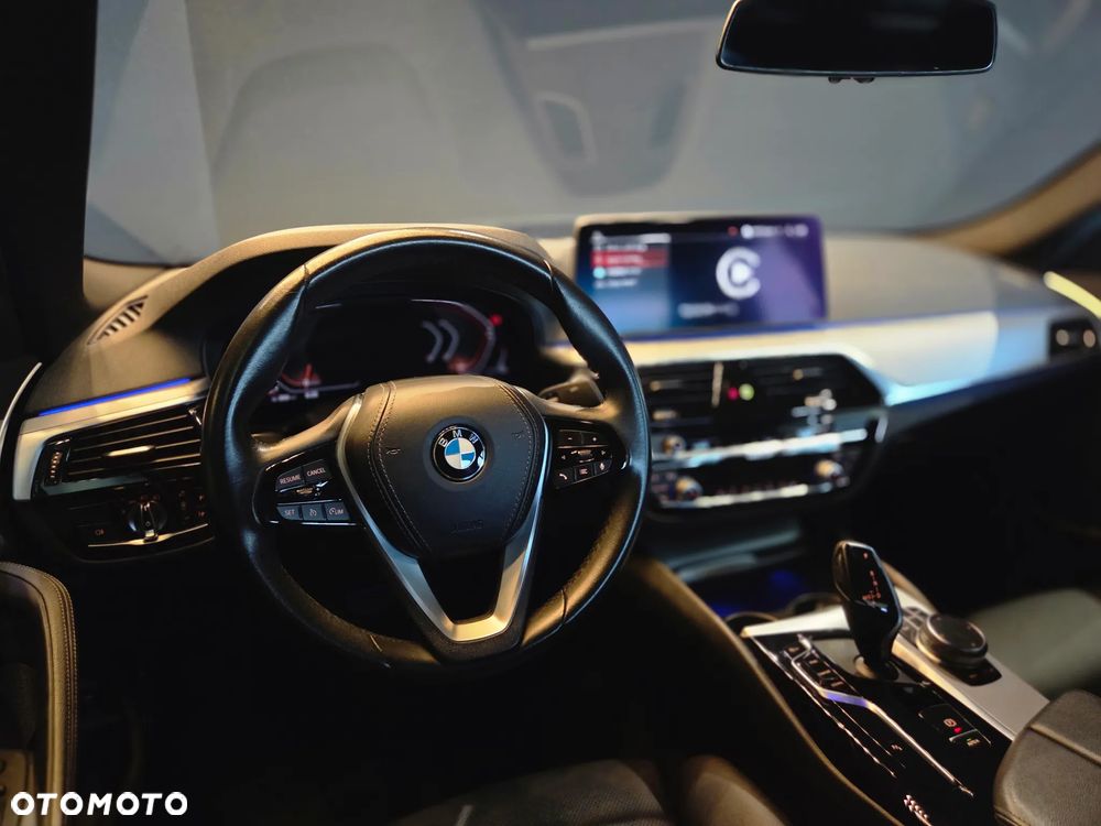 BMW Seria 5 520d xDrive MHEV - 19