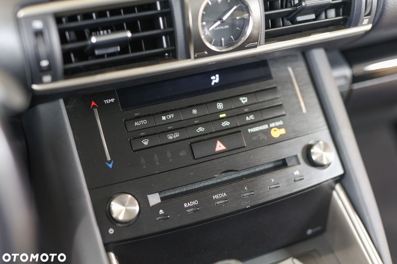 Lexus IS - 24
