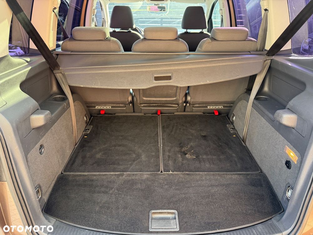 Volkswagen Touran 1.6 TDI DPF BlueMotion Technology Highline - 30