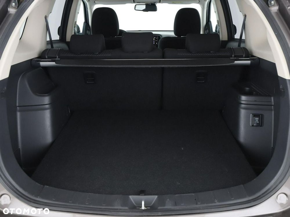 Mitsubishi Outlander 2.0 Instyle Navi 4WD CVT - 21