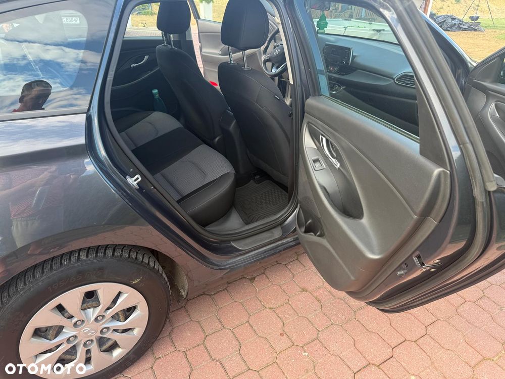 Hyundai i30 1.5 DPI Classic + - 9