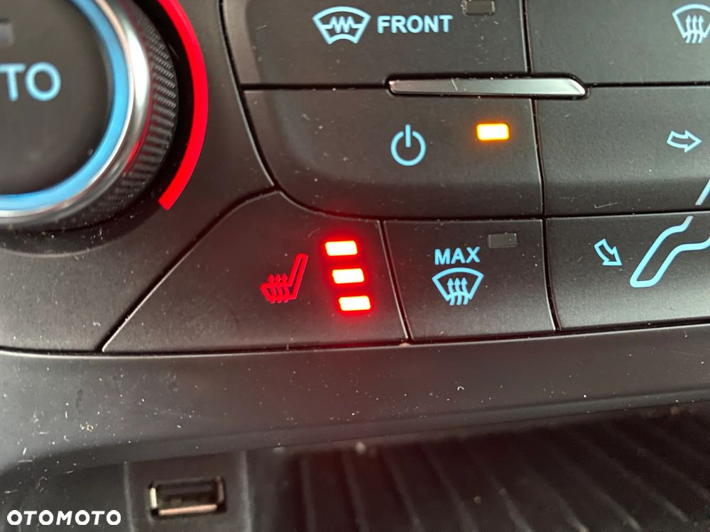 Ford Focus 1.5 EcoBlue Start-Stopp-System ST-LINE - 22