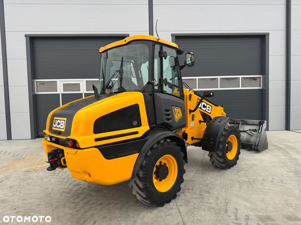 JCB ŁADOWARKA TELESKOPOWA TM220 T4A STAN JAK NOWY - 6