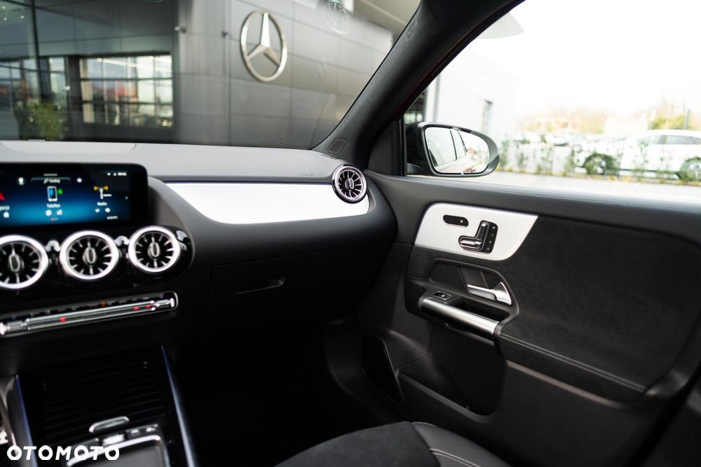 Mercedes-Benz GLA 200 4-Matic AMG Line - 18