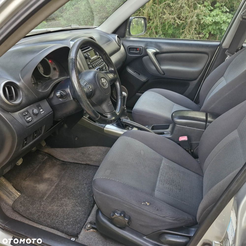 Toyota RAV4 D-4D 4x4 - 7