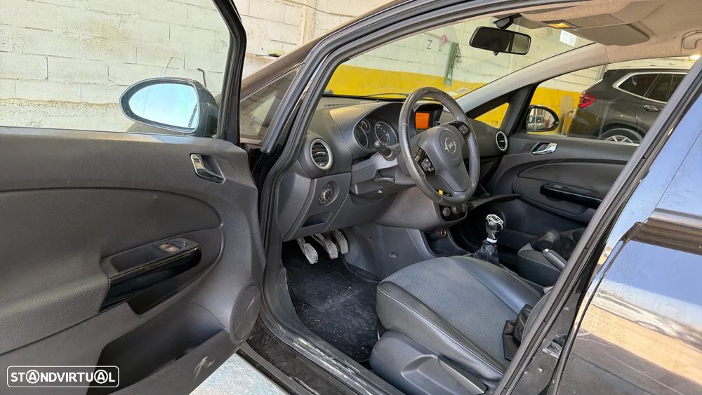 Opel Corsa 1.2 Cosmo - 2