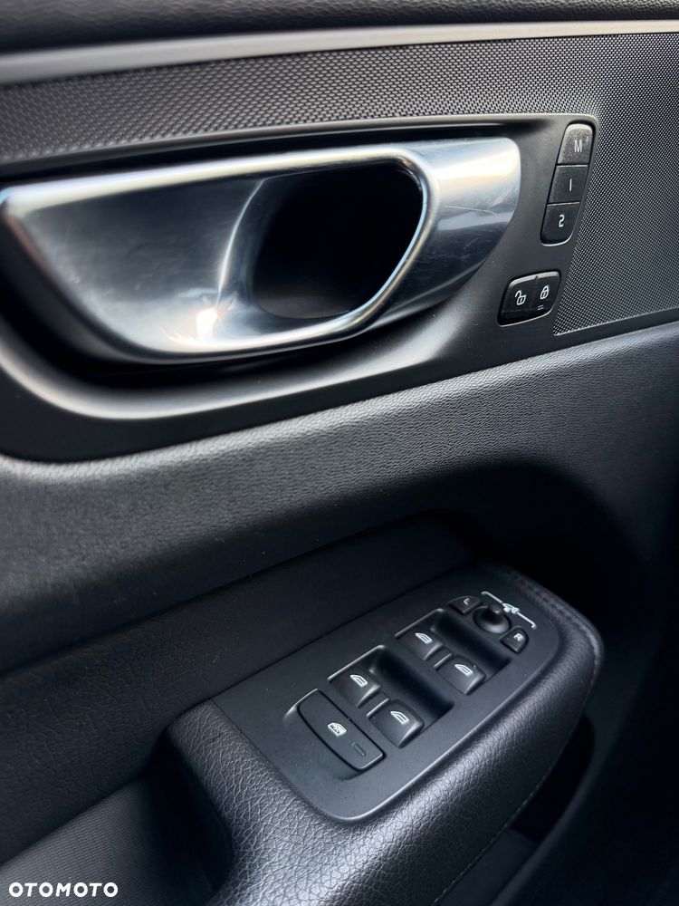 Volvo XC 60 B4 D AWD Inscription - 36