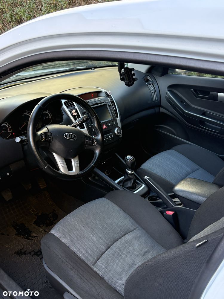 Kia Ceed 2012 photo 4