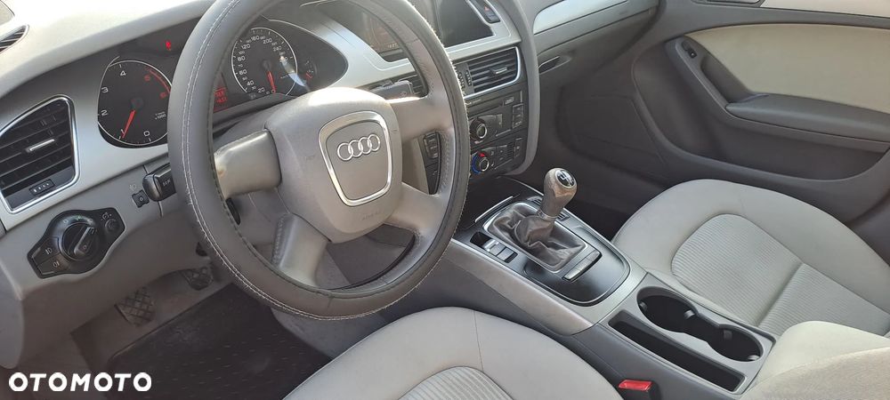 Audi A4 Limousine - 8