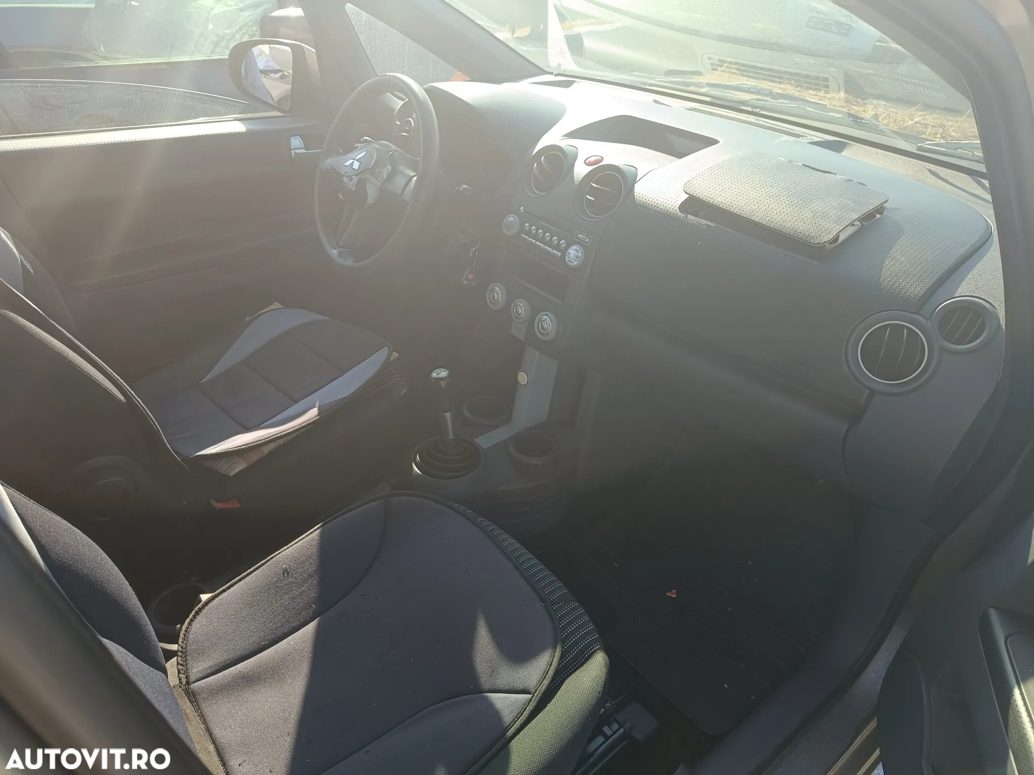 Dezmembrez Mitsubishi colt 1.3b fabr 2007 - 5