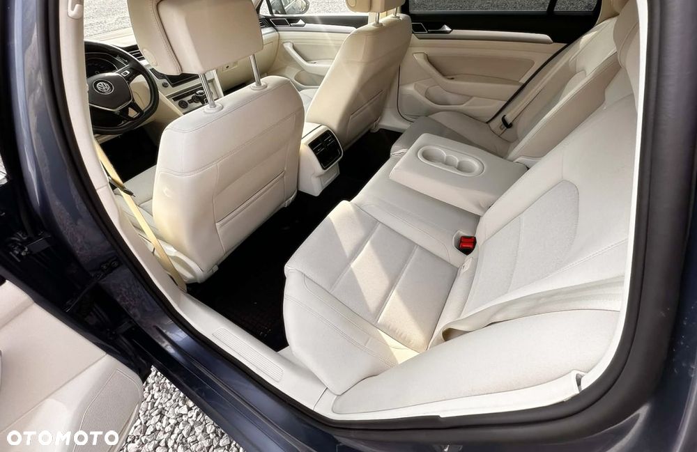 Volkswagen Passat 1.8 TSI BMT Comfortline - 26