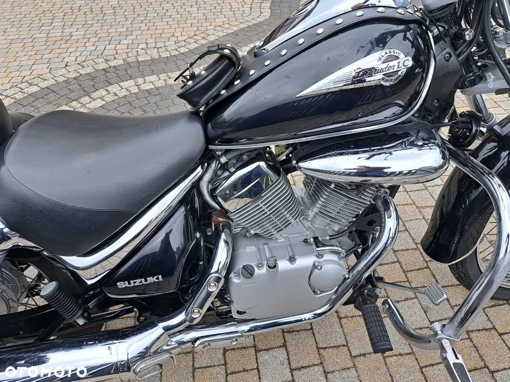 Suzuki Intruder - 14