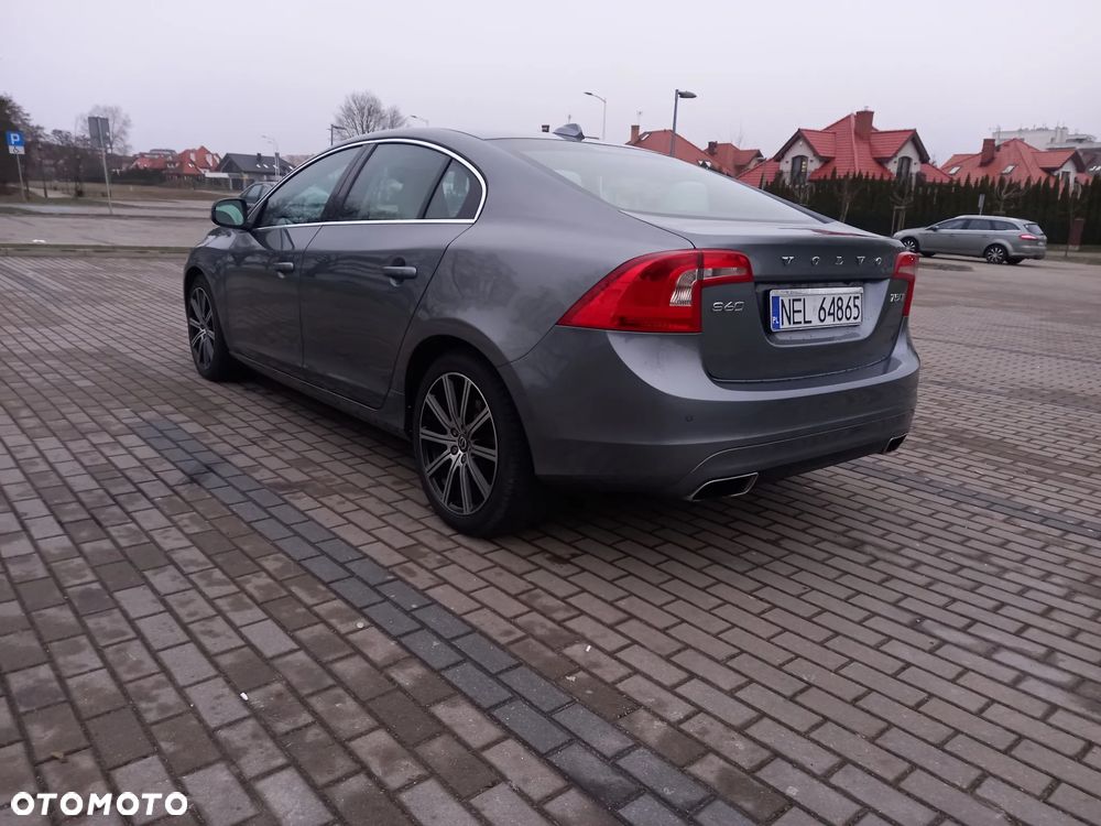Volvo S60 T5 AWD Geartronic Momentum - 4
