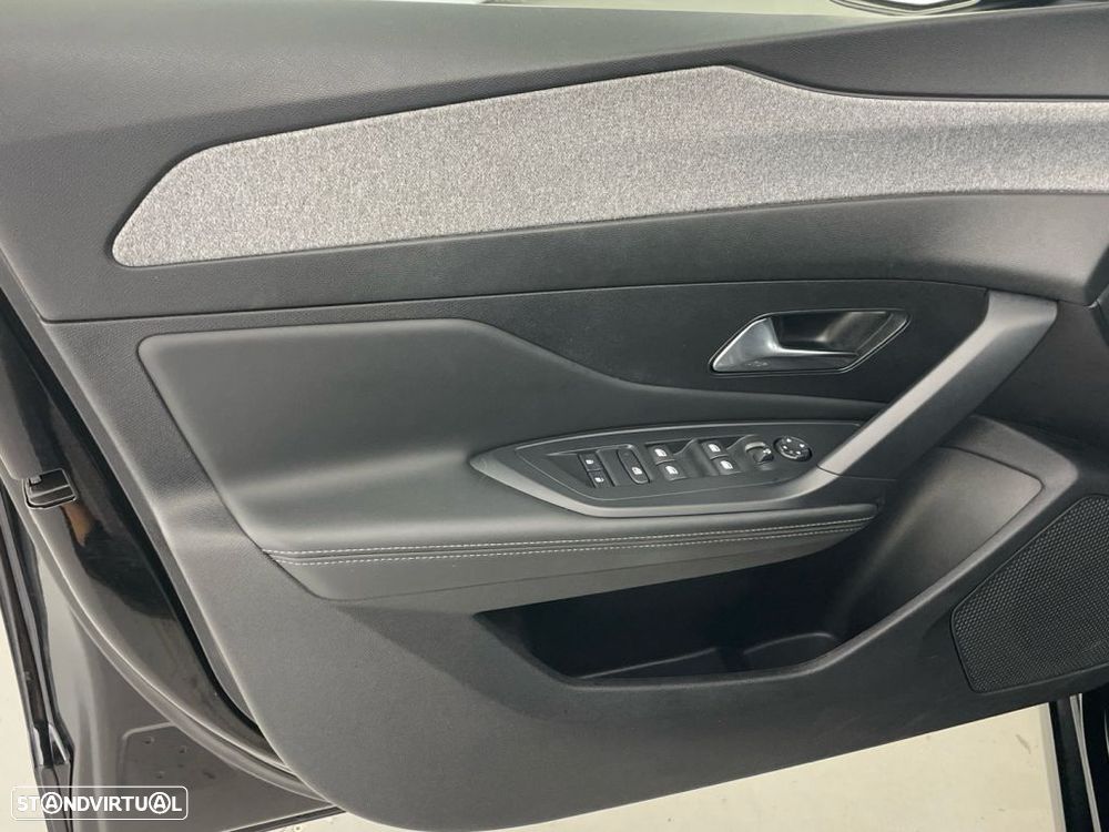 Peugeot 308 — fotografia 16