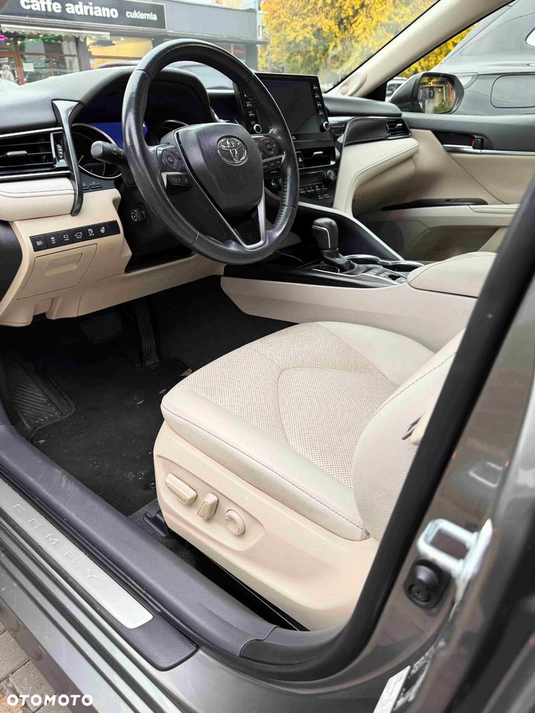 Toyota Camry 2.5 Hybrid Executive CVT - 2