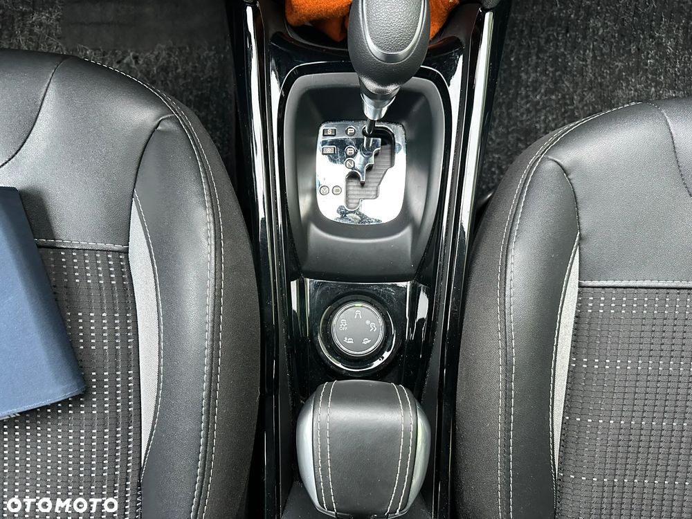 Peugeot 2008 1.2 Pure Tech GPF Allure S&S EAT6 - 23