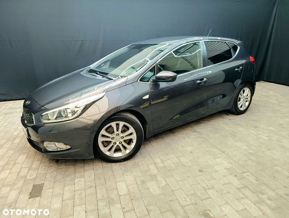 Kia Ceed 1.6 CRDi 128 Fifa World Cup Edition - 9